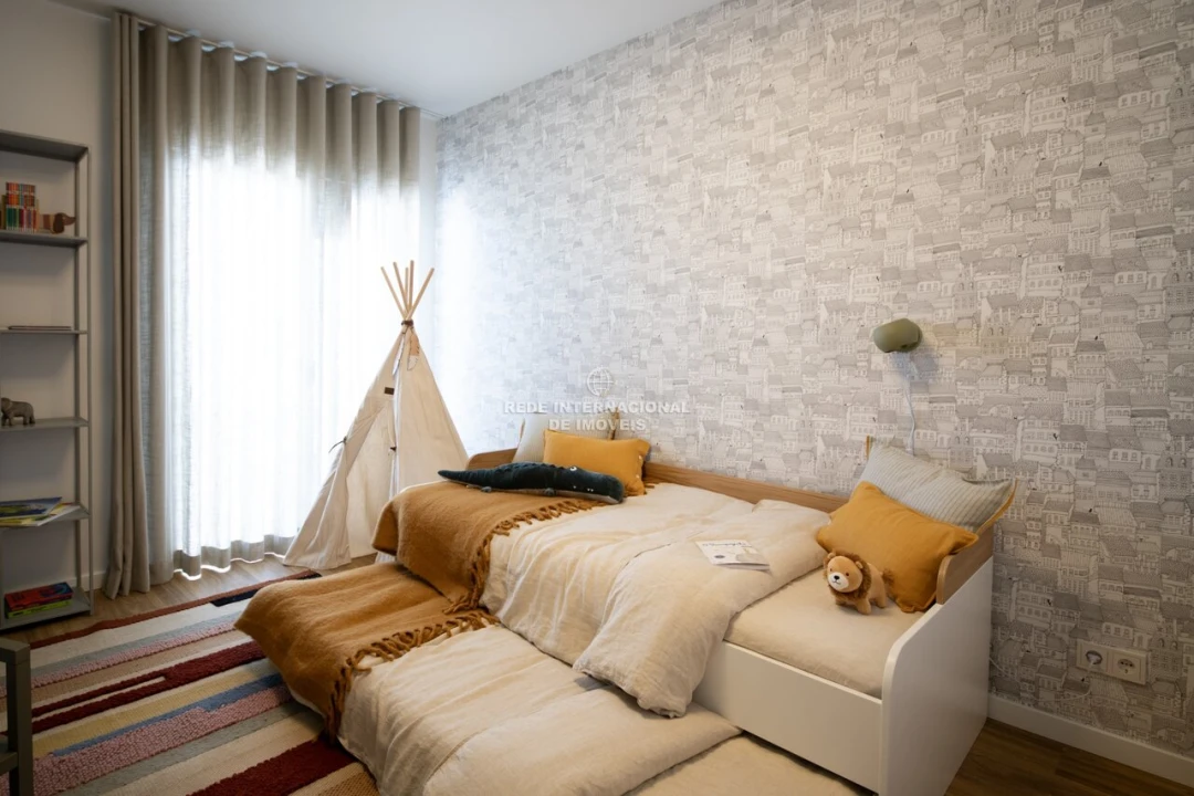 Apartamento T4 para Venda em Santo António dos Cavaleiros e Frielas Foto 23