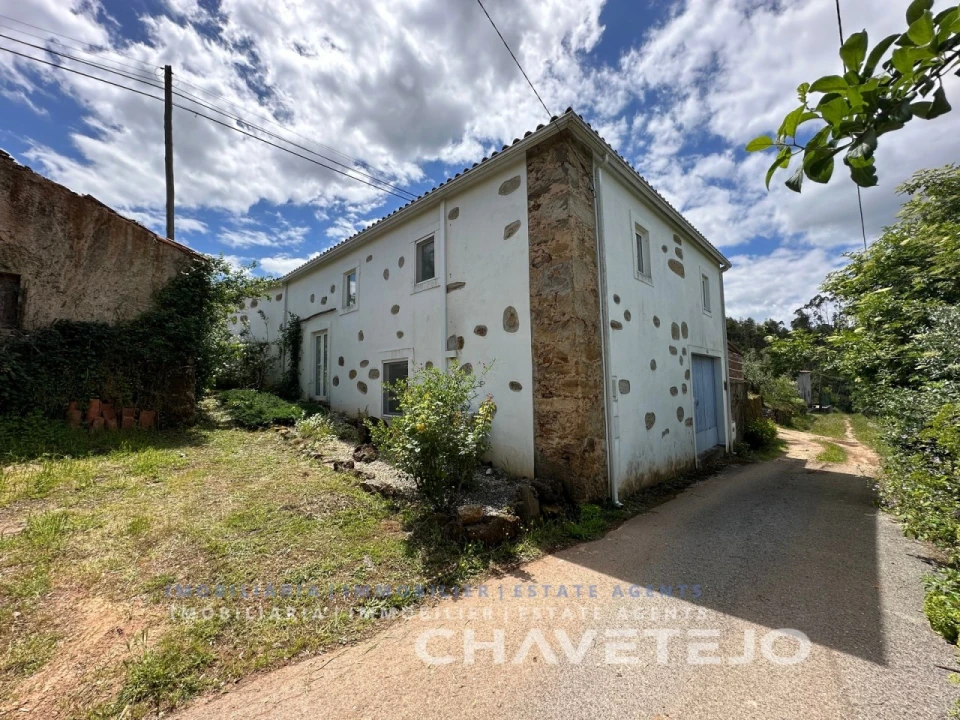 Moradia T1 para Venda em Areias e Pias Foto 1