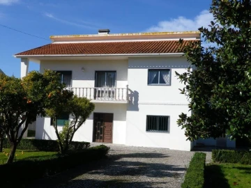 Moradia T5 para Venda em Monte Redondo e Carreira