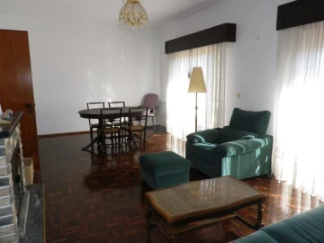 Moradia T5 para Venda em Monte Redondo e Carreira