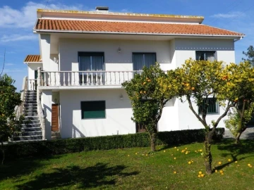 Moradia T5 para Venda em Monte Redondo e Carreira