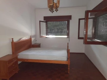 Moradia T5 para Venda em Monte Redondo e Carreira