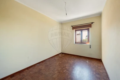 Moradia T3 para Venda em Rogil