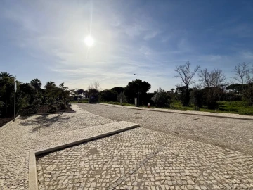 Terreno para Venda em Quarteira