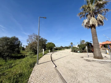 Terreno para Venda em Quarteira