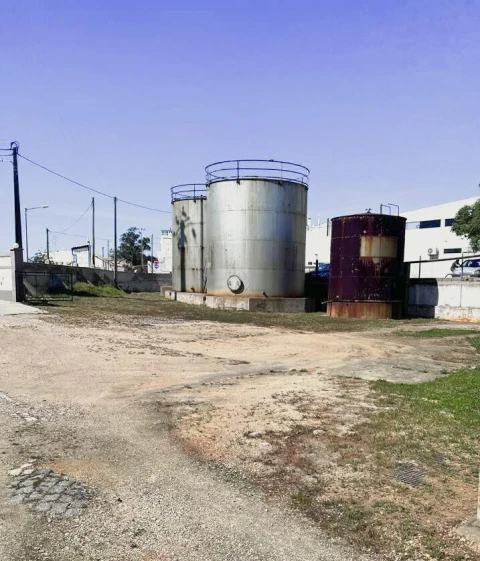 Armazém para Venda em Estômbar e Parchal