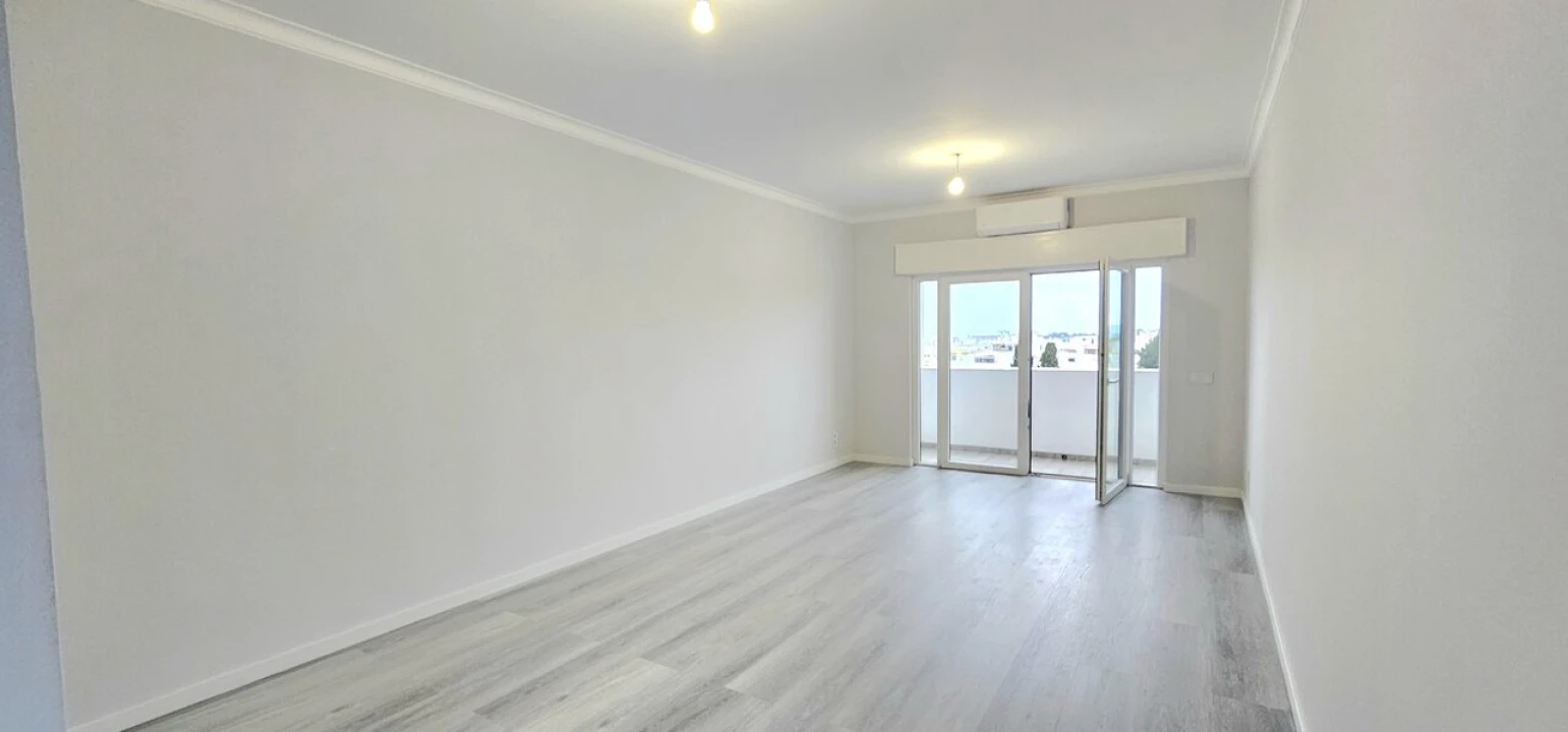 Apartamento T2 para Venda em Quarteira Foto 9