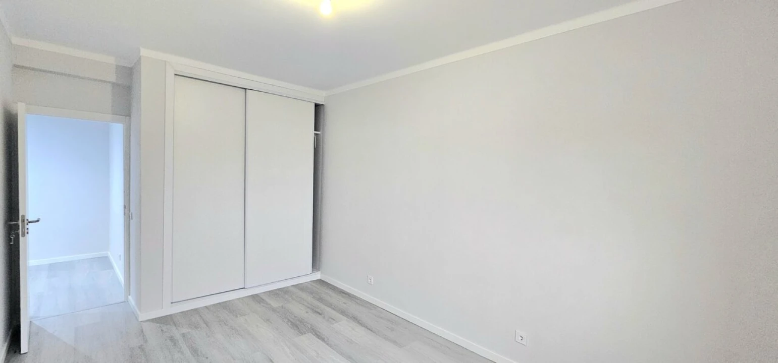 Apartamento T2 para Venda em Quarteira Foto 10