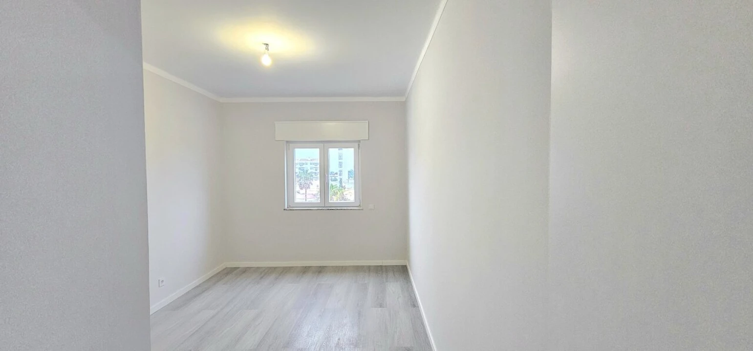 Apartamento T2 para Venda em Quarteira Foto 11