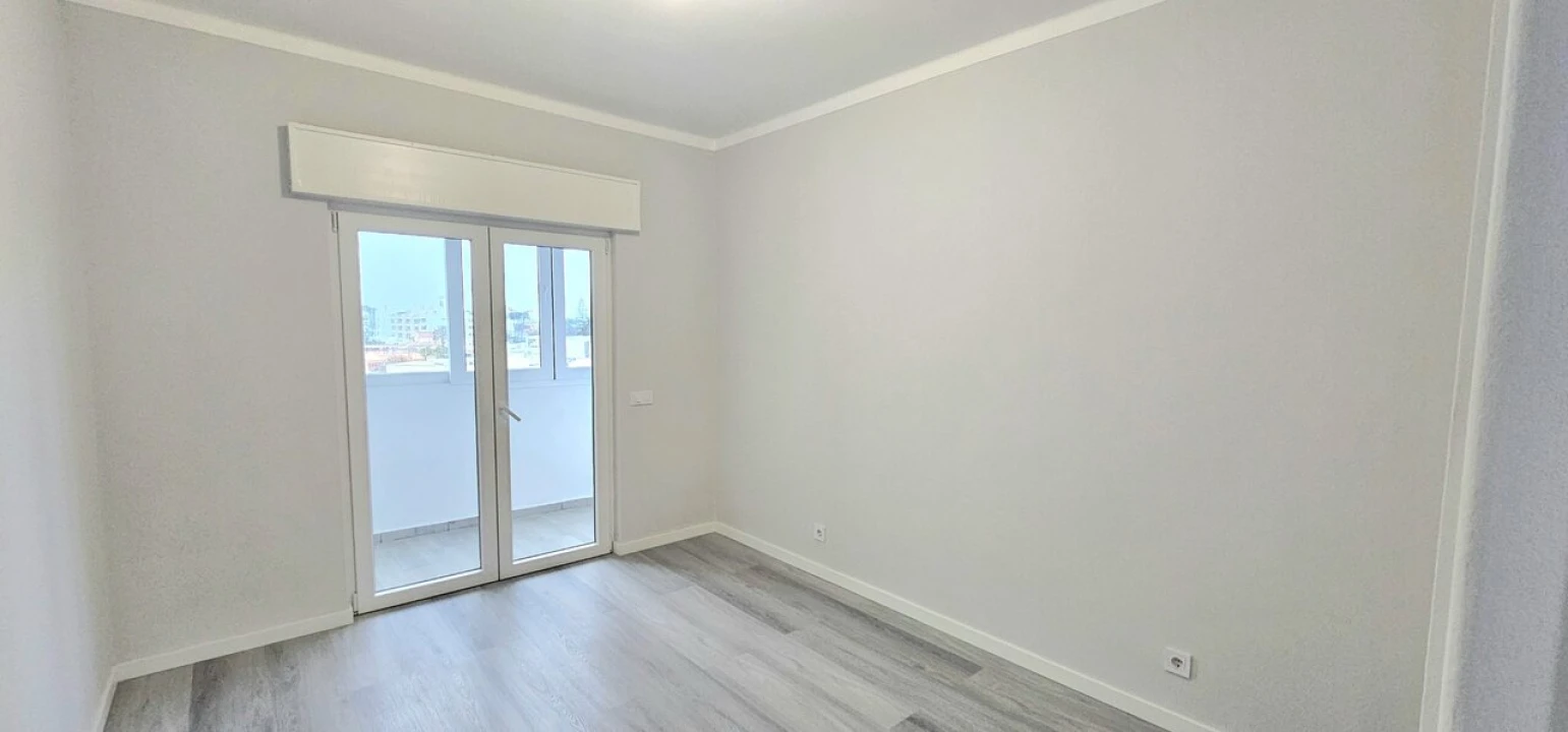 Apartamento T2 para Venda em Quarteira Foto 13
