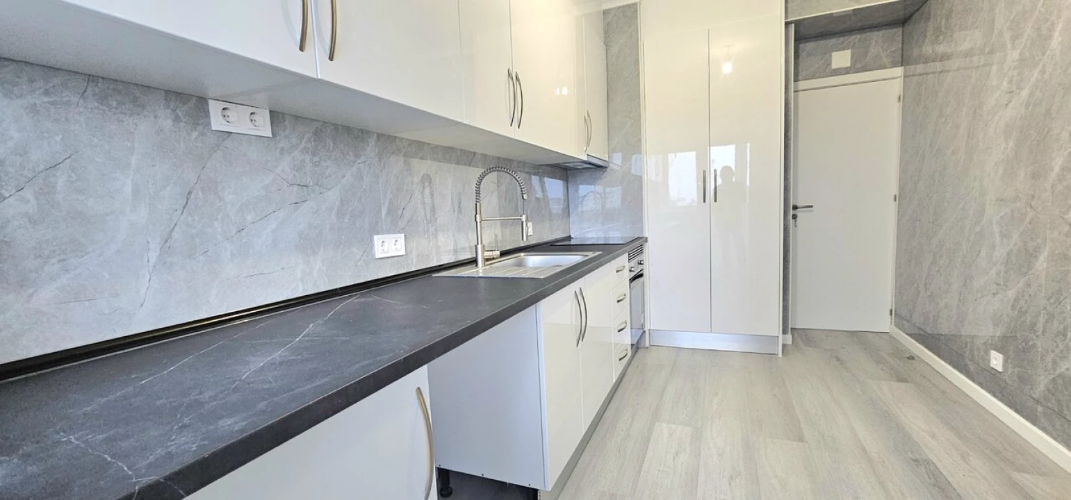 Apartamento T2 para Venda em Quarteira Foto 14