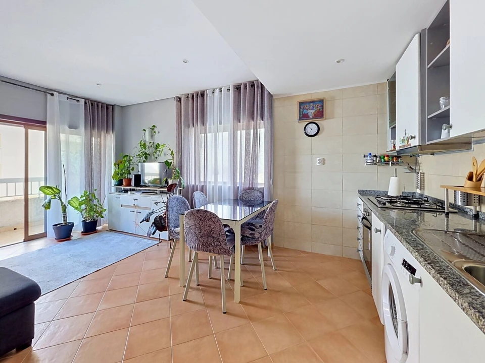 Apartamento T2 para Venda em Portimão Foto 3