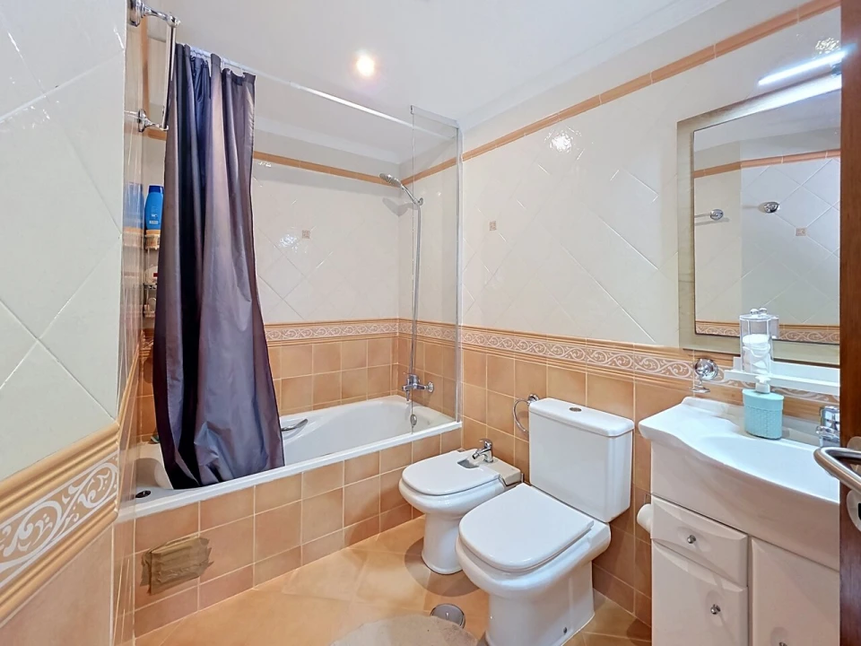 Apartamento T2 para Venda em Portimão Foto 16