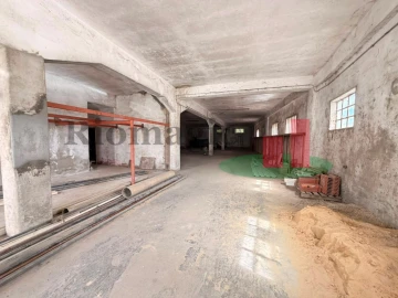 Armazém para Arrendamento em Rio Maior