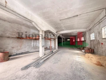 Armazém para Arrendamento em Rio Maior