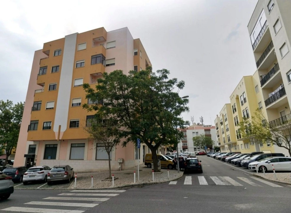 Loja para Venda em Sacavém e Prior Velho Foto 2