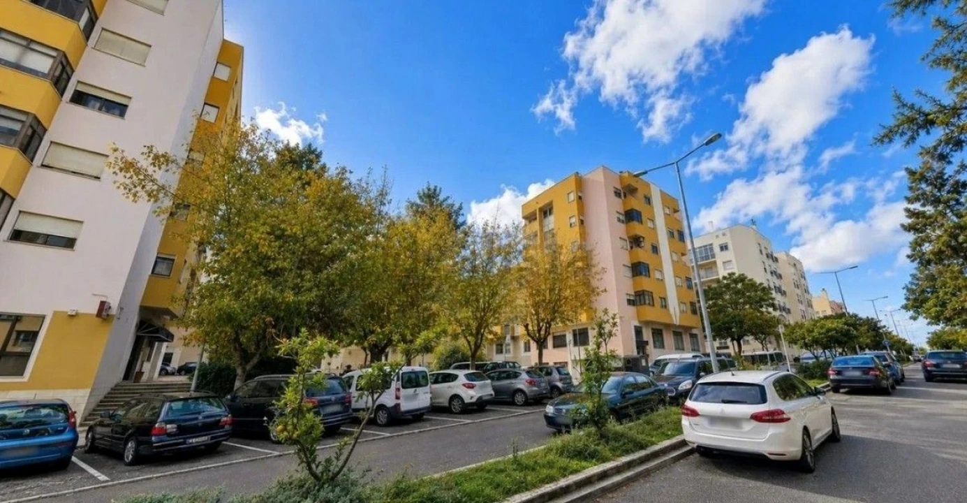 Loja para Venda em Sacavém e Prior Velho Foto 7