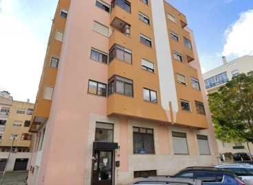 Loja para Venda em Sacavém e Prior Velho