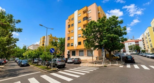 Loja para Venda em Sacavém e Prior Velho