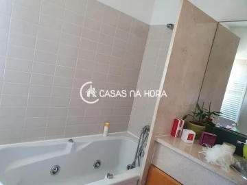 Apartamento T2 para Arrendamento em Loures