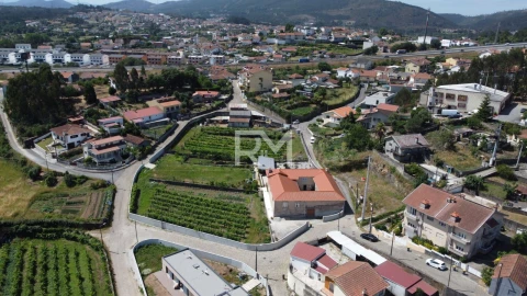 Moradia T3 para Venda em Campo e Sobrado