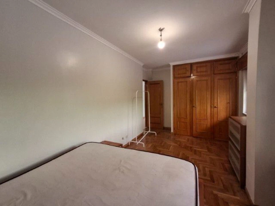 Apartamento T1 para Arrendamento em Rio de Mouro Foto 2