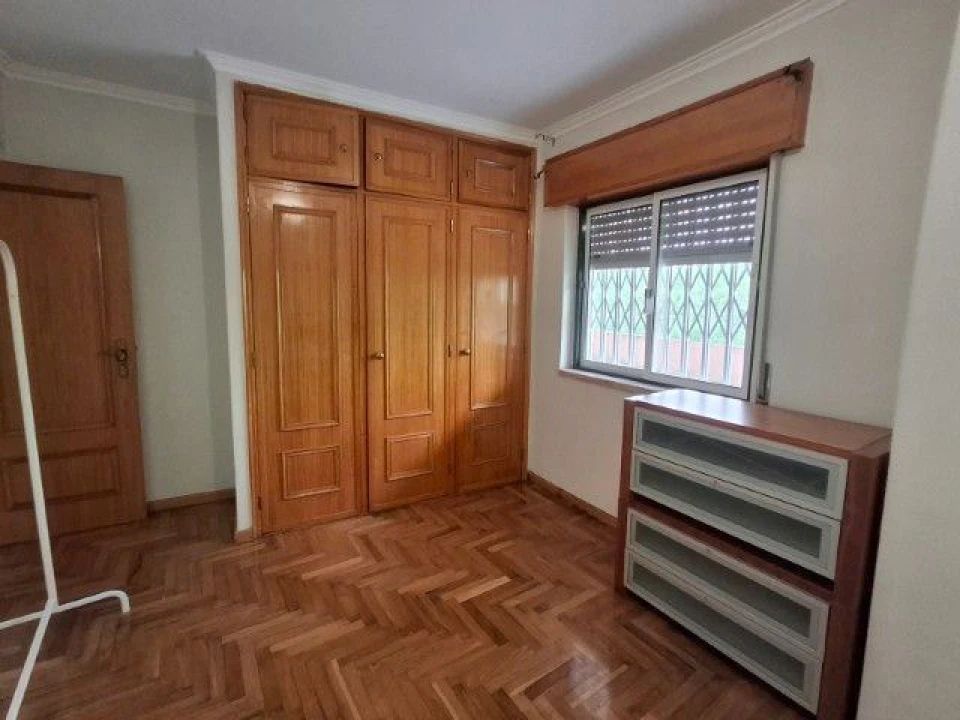 Apartamento T1 para Arrendamento em Rio de Mouro Foto 3