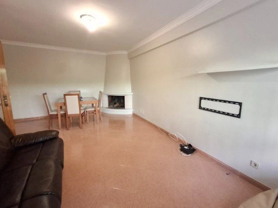 Apartamento T1 para Arrendamento em Rio de Mouro Foto 7