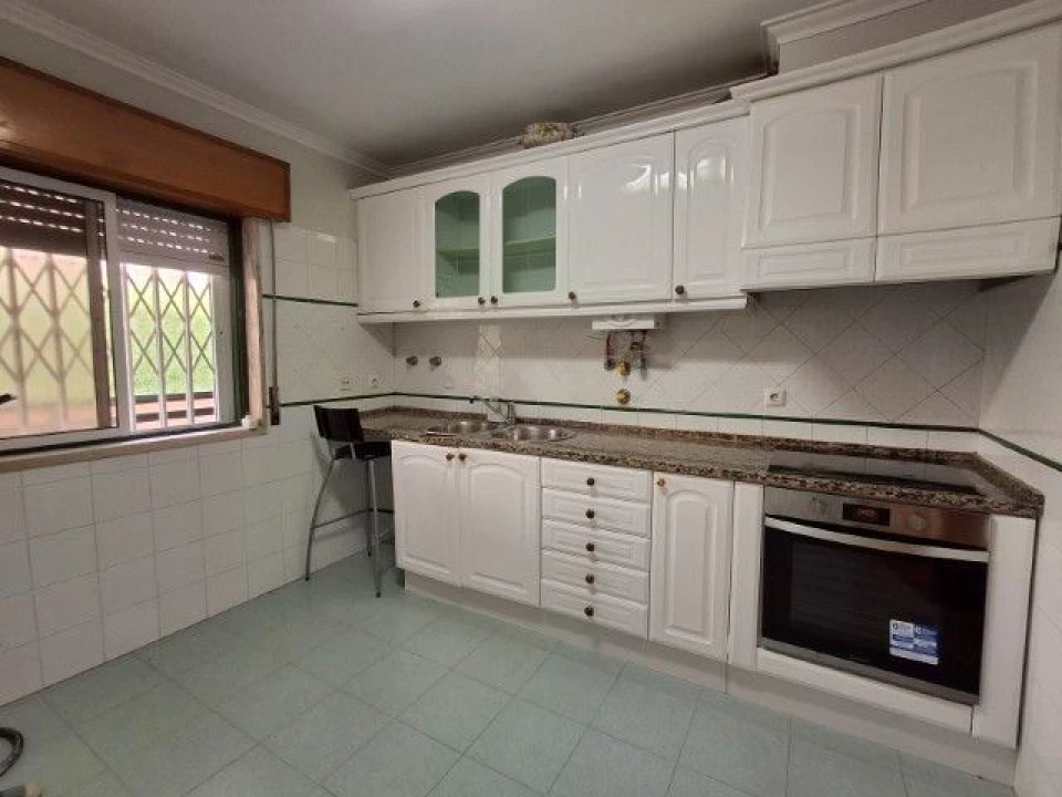 Apartamento T1 para Arrendamento em Rio de Mouro Foto 11