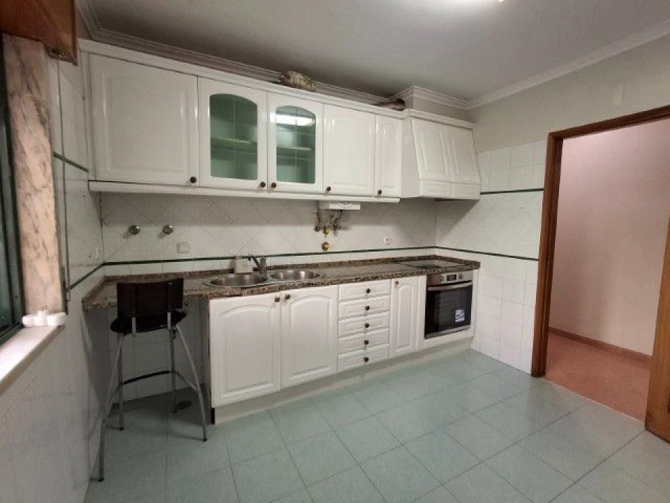 Apartamento T1 para Arrendamento em Rio de Mouro Foto 13
