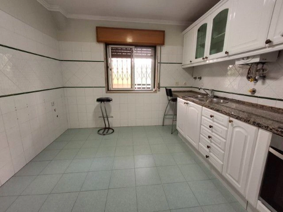 Apartamento T1 para Arrendamento em Rio de Mouro Foto 14