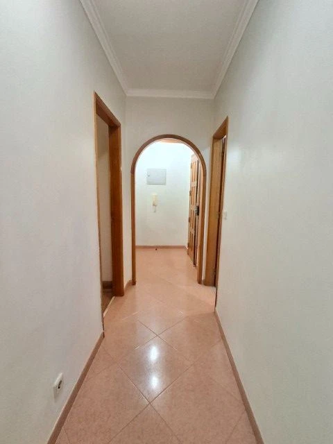 Apartamento T1 para Arrendamento em Rio de Mouro