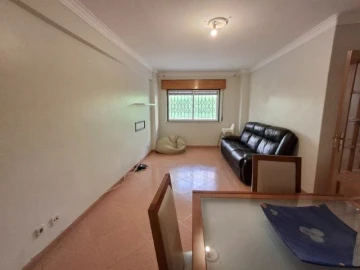 Apartamento T1 para Arrendamento em Rio de Mouro