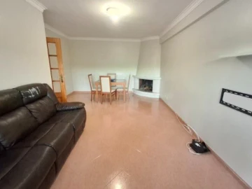 Apartamento T1 para Arrendamento em Rio de Mouro