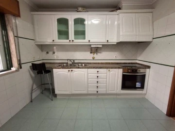 Apartamento T1 para Arrendamento em Rio de Mouro