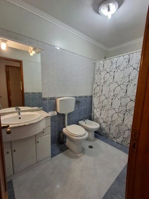 Apartamento T1 para Arrendamento em Rio de Mouro