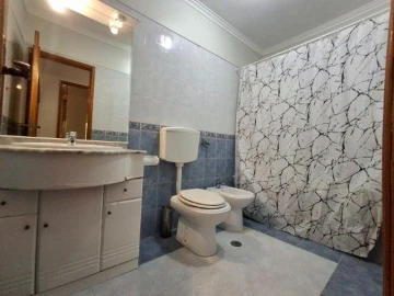 Apartamento T1 para Arrendamento em Rio de Mouro