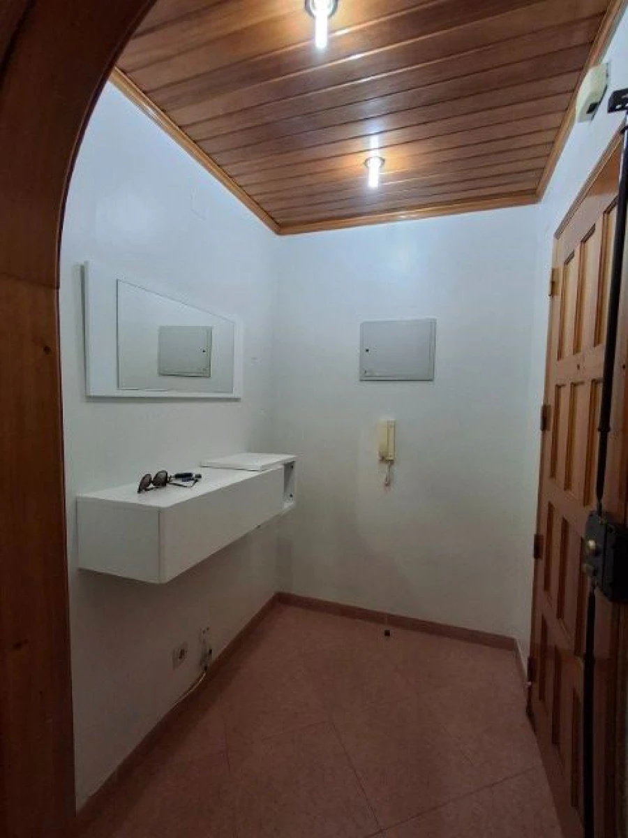 Apartamento T1 para Arrendamento em Rio de Mouro Foto 4