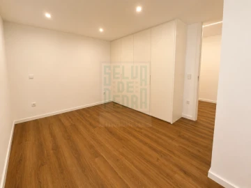 Apartamento T2 para Venda em Paços de Ferreira