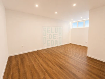 Apartamento T2 para Venda em Paços de Ferreira