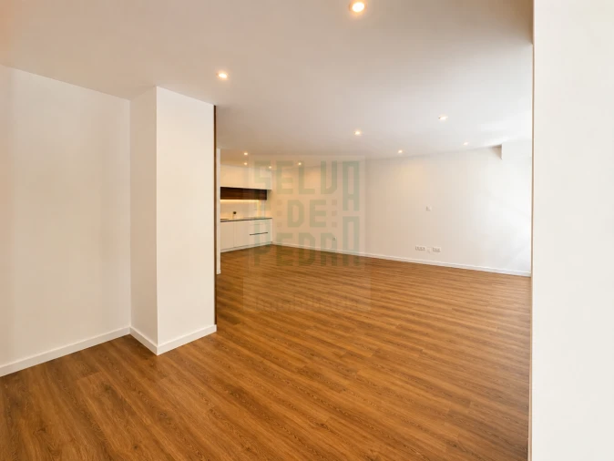 Apartamento T2 para Venda em Paços de Ferreira Foto 10