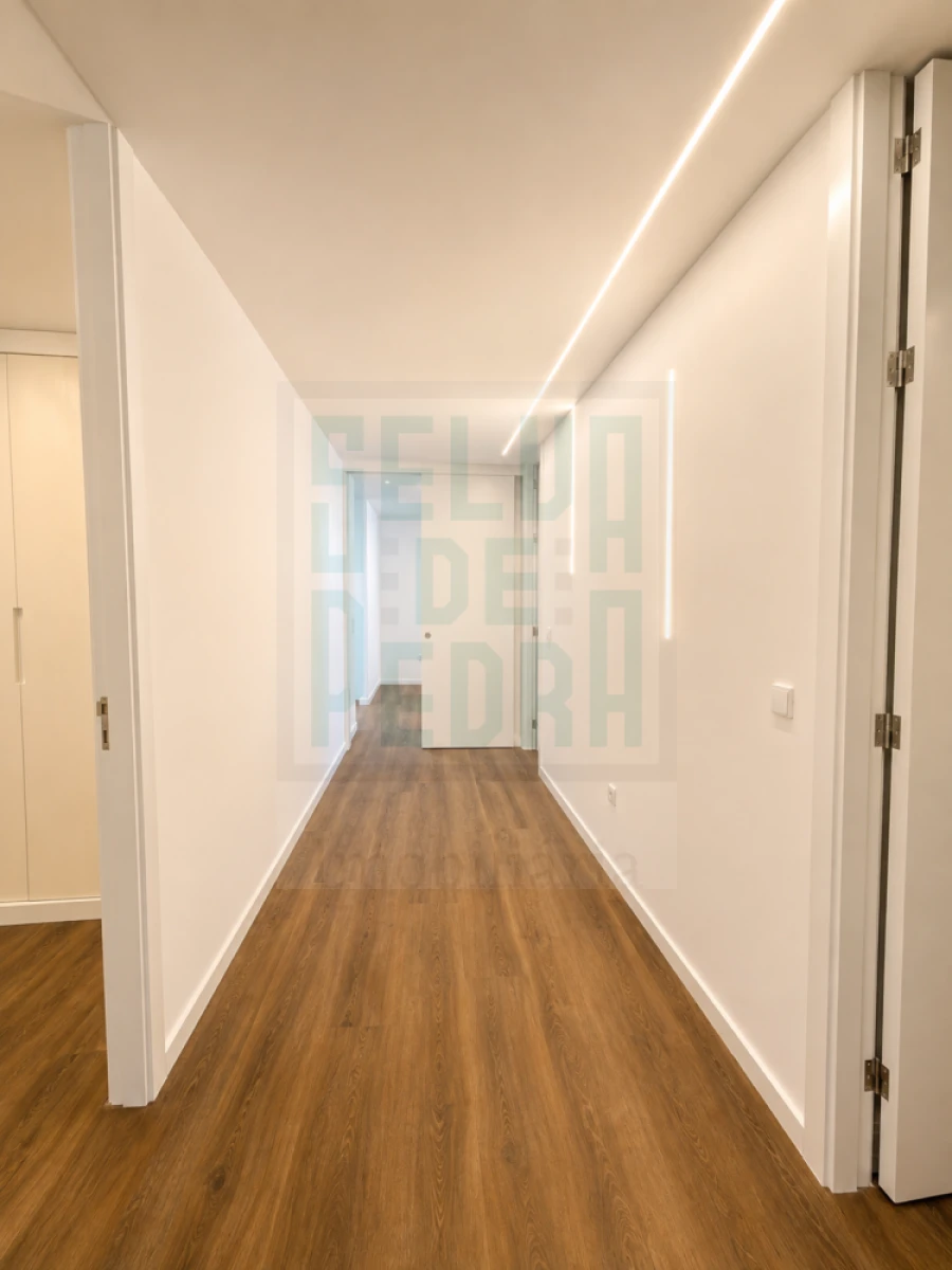 Apartamento T2 para Venda em Paços de Ferreira Foto 25