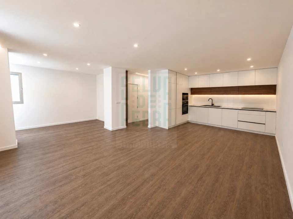 Apartamento T2 para Venda em Paços de Ferreira Foto 1