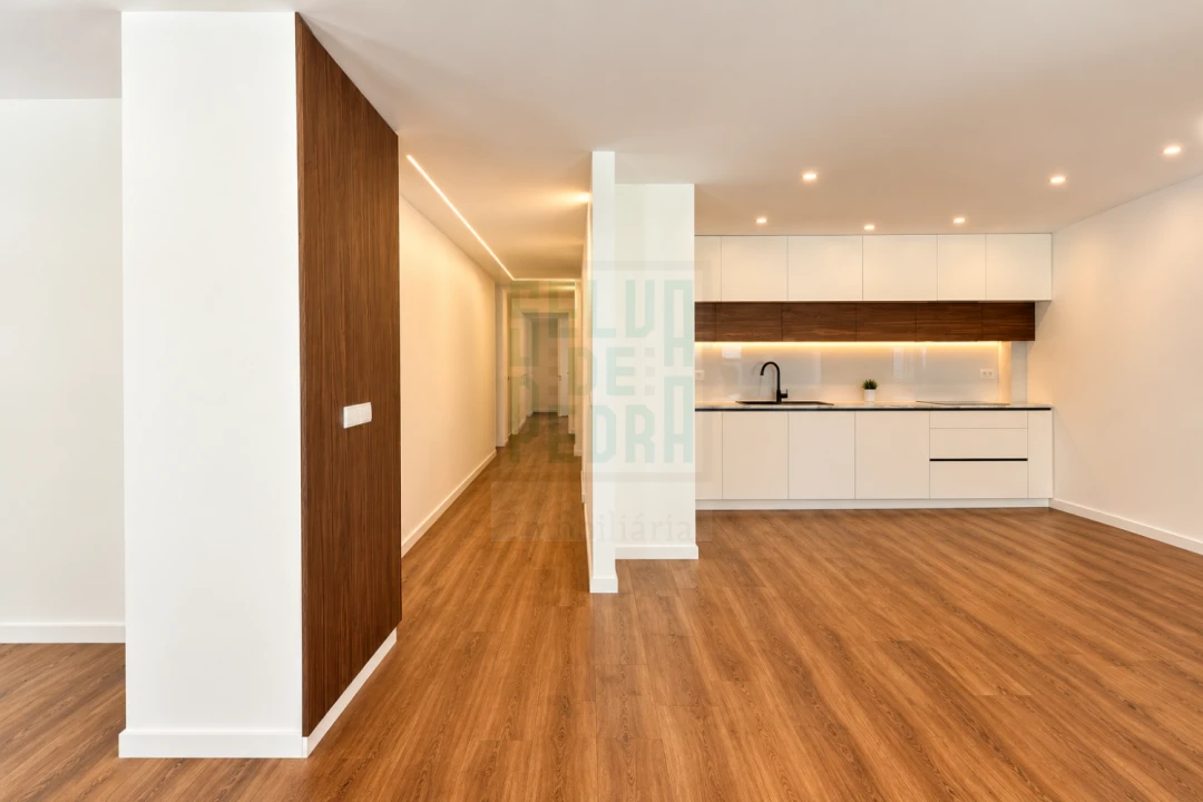 Apartamento T2 para Venda em Paços de Ferreira Foto 9
