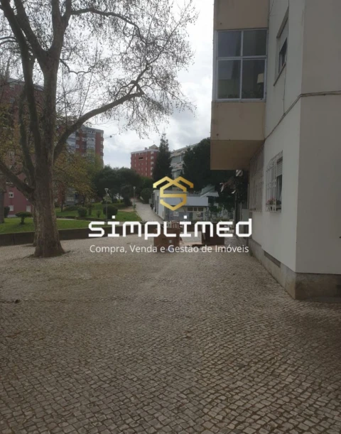 Loja para Arrendamento em Olivais