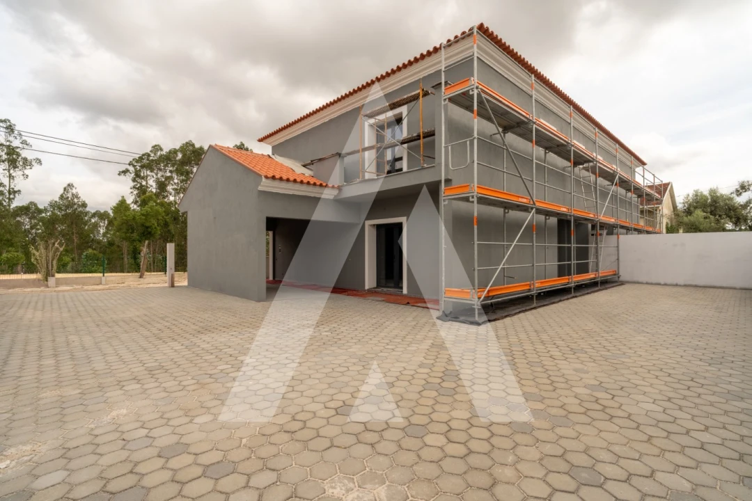 Moradia T3 para Venda em Casal Comba Foto 22
