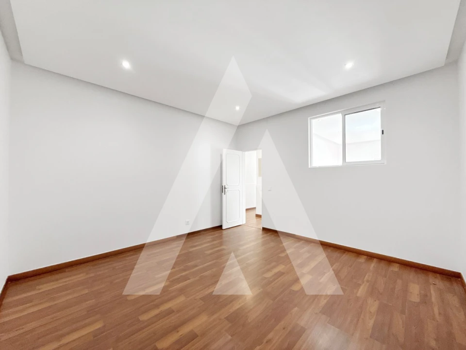 Apartamento T1 para Venda em Santo Antão e São Julião do Tojal Foto 9
