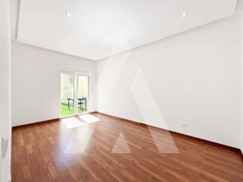 Apartamento T1 para Venda em Santo Antão e São Julião do Tojal Foto 12