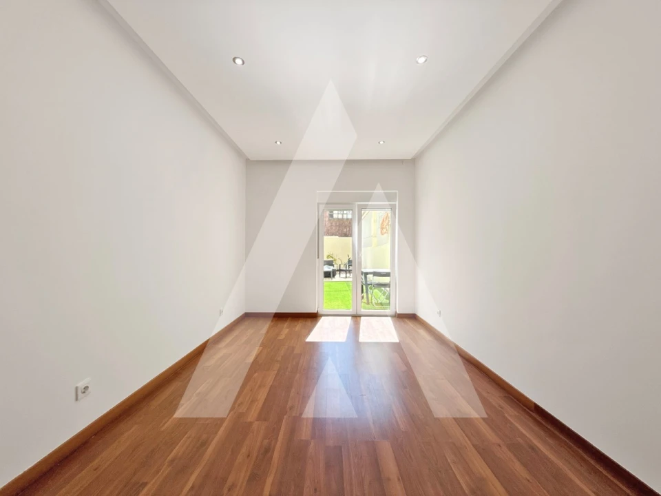 Apartamento T1 para Venda em Santo Antão e São Julião do Tojal Foto 14