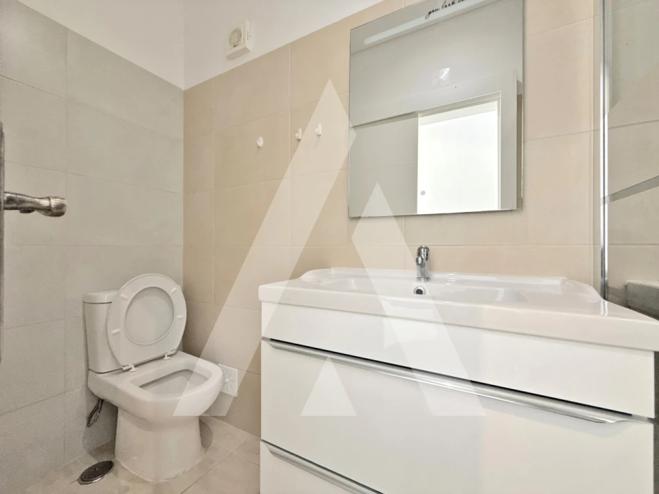 Apartamento T1 para Venda em Santo Antão e São Julião do Tojal Foto 15